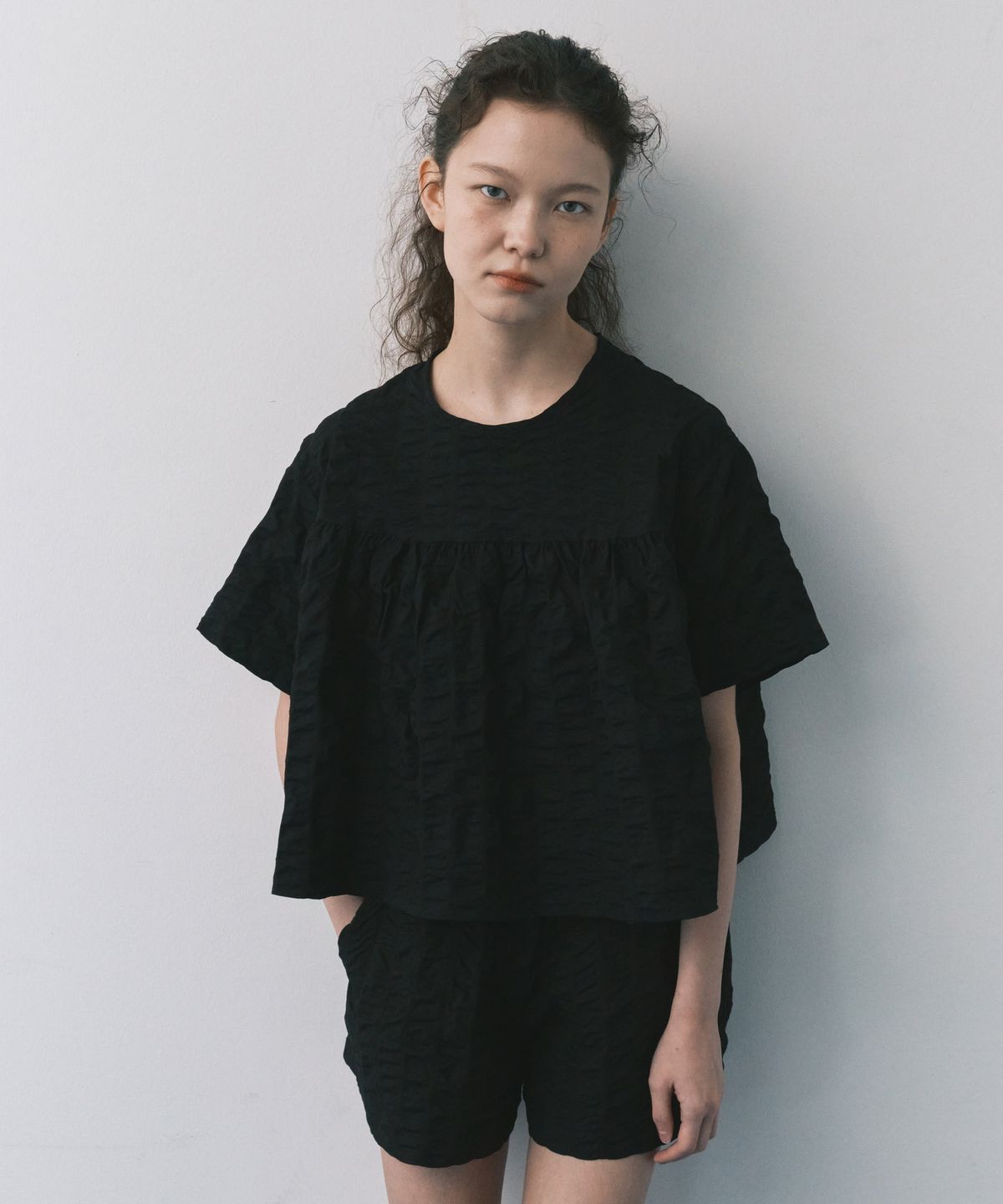 마이스(MAIS) A LINE RIPPLE CROP SHIRTS