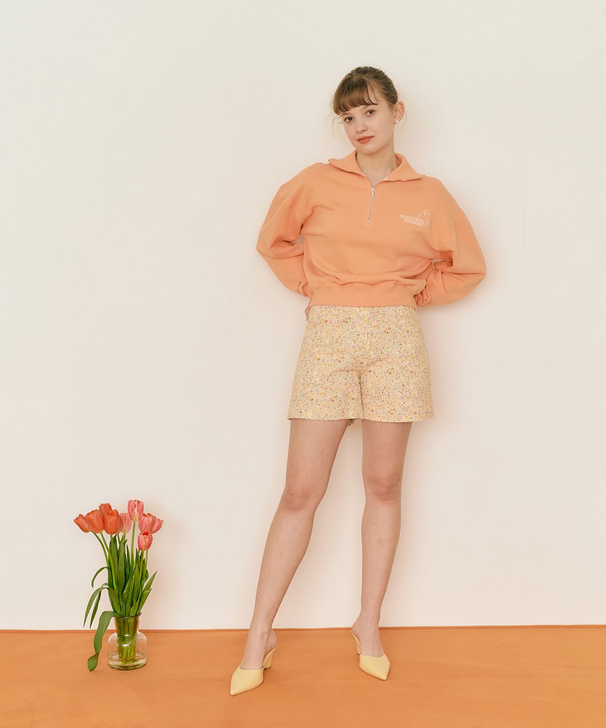마가린핑거스(MARGARIN FINGERS) PAINTING FLOWER BERMUDA PANTS (LIGHT ORANGE)