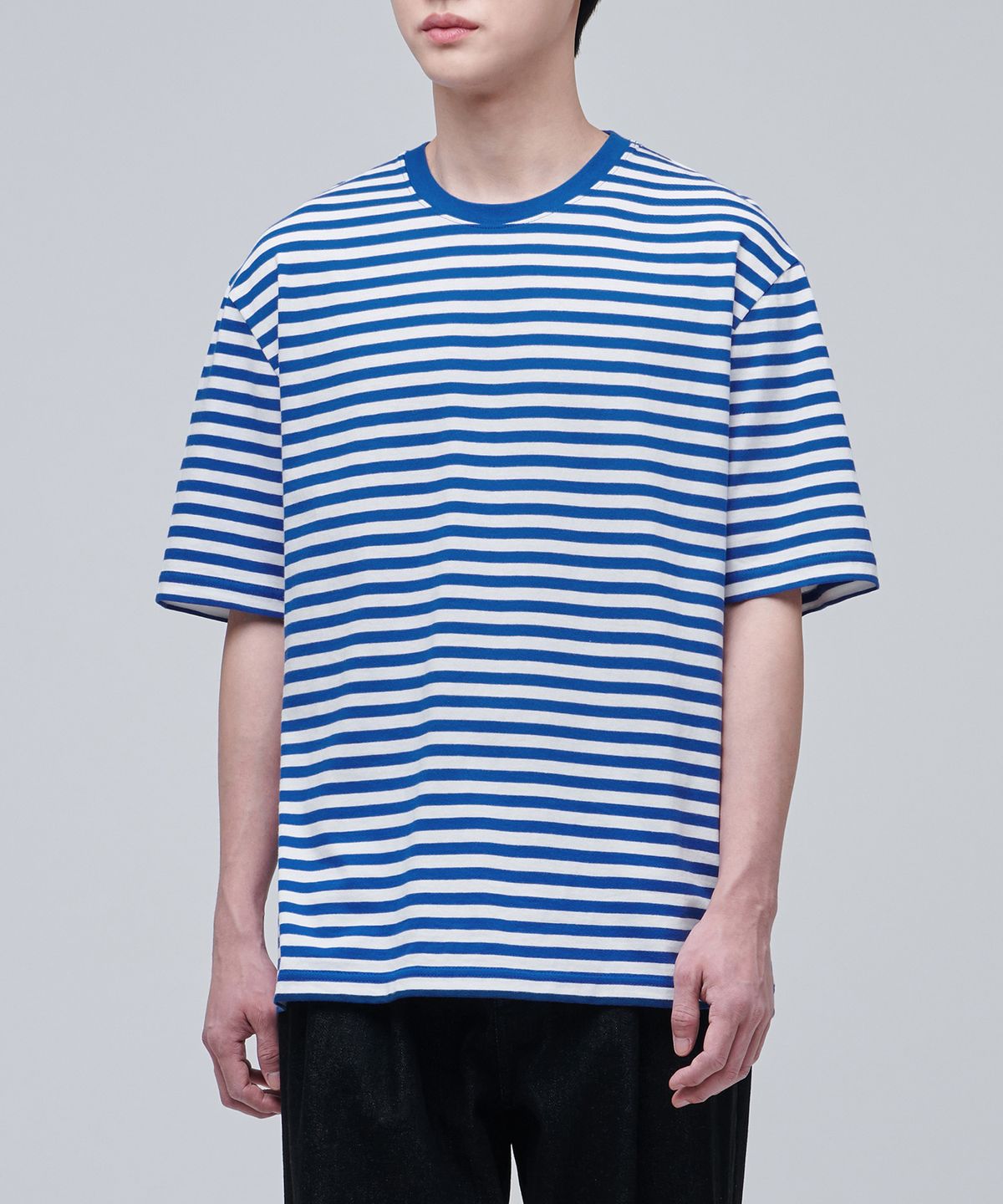 무신사 스탠다드(MUSINSA STANDARD) 스트라이프 릴렉스드 크루 넥 티셔츠 [블루]