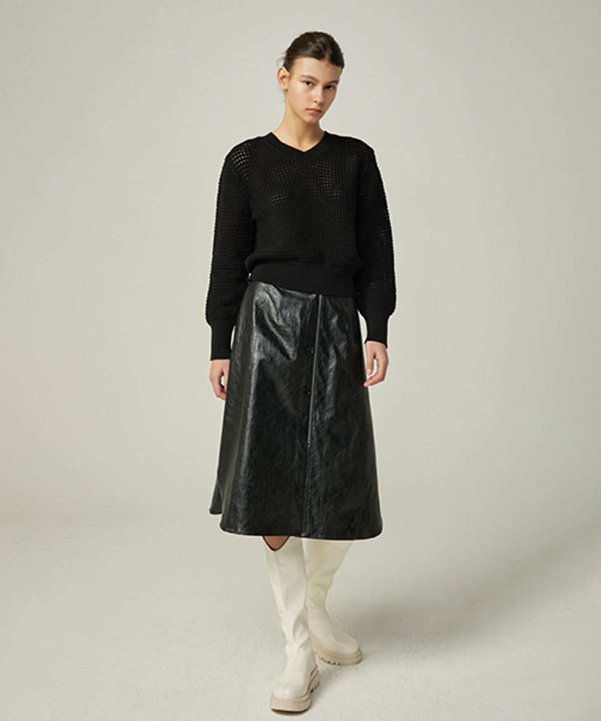 아바몰리(AVA MOLLI) SCOTCH PUNCHING PULLOVER KNIT (BLACK)