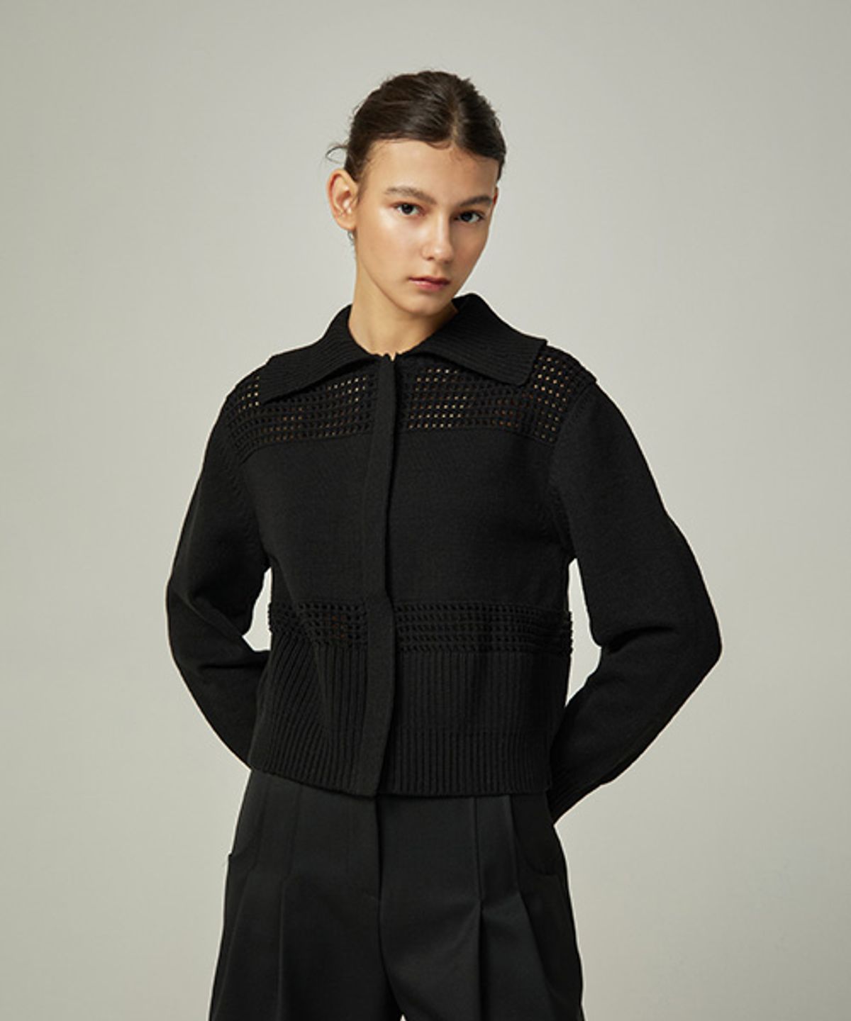 아바몰리(AVA MOLLI) SCOTCH PUNCHING KNIT CARDIGAN (BLACK)