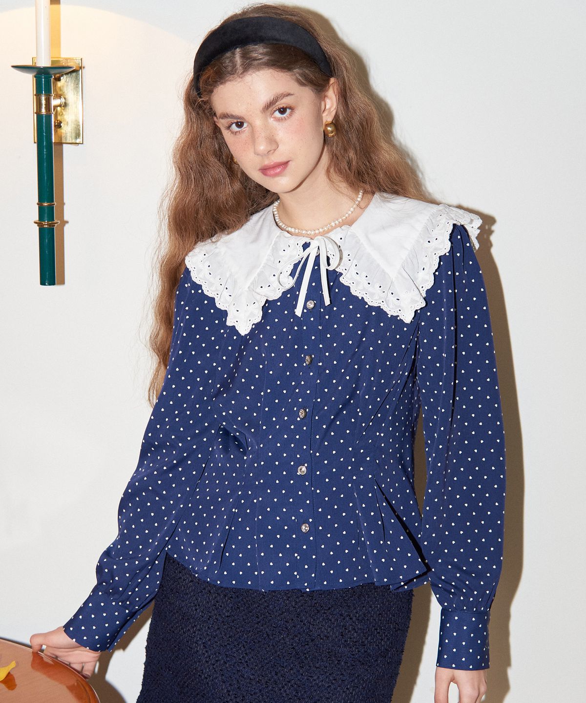 살롱 드 욘(SALON DE YOHN) Lace Collar Puff Shoulder Blouse_ Navy