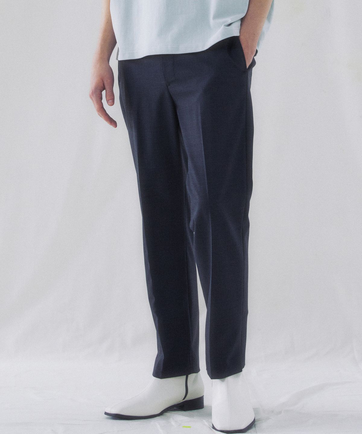 핀스드룩(FINSDRUCK) EDGE SIDE SLIT STRAIGHT SLACKS(DARK GREY)