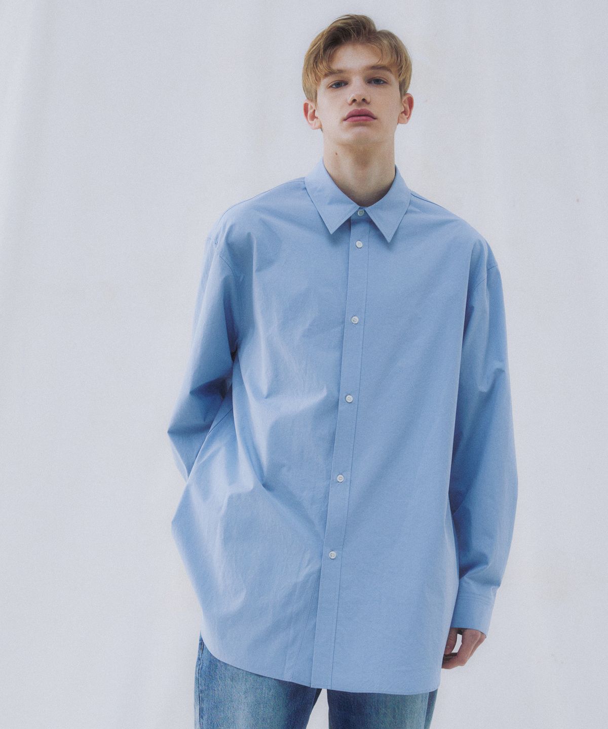 핀스드룩(FINSDRUCK) ESSENTIAL PAPERY TOUCH OVERSIZED SHIRTS (SKY BLUE)