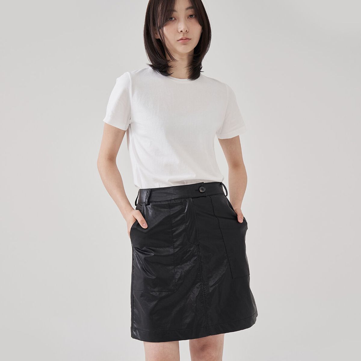 네이로(NAYRO) 포켓 하프 스커트 비건 레더 블랙