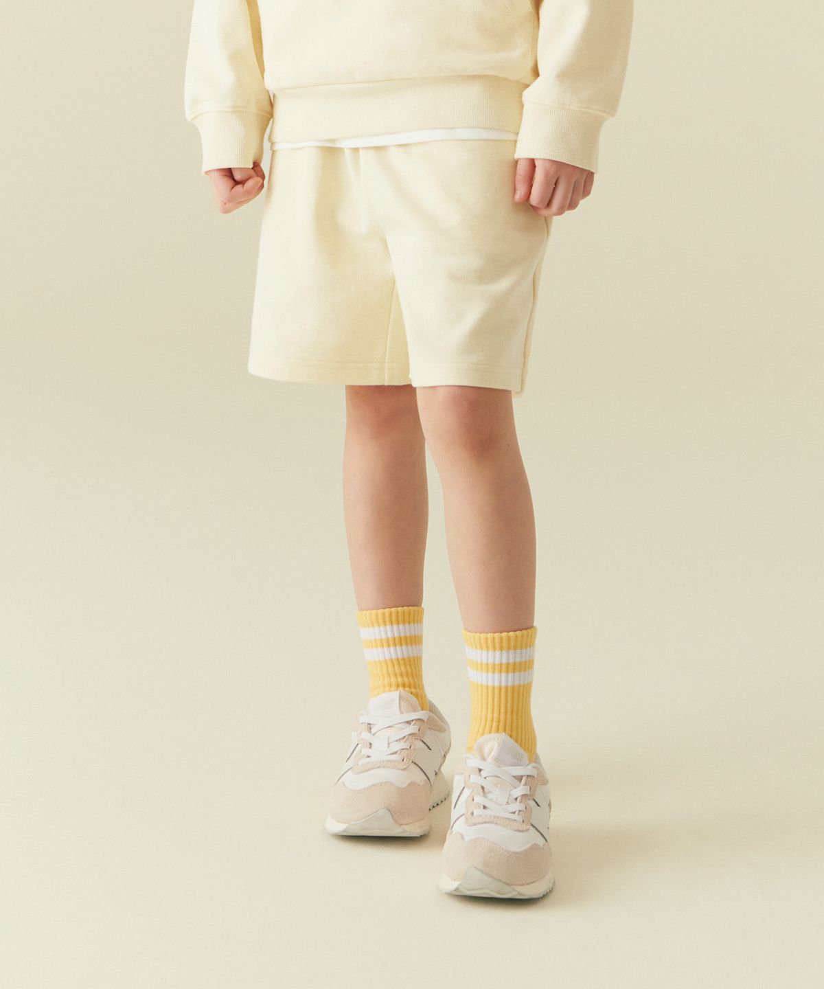 무신사 스탠다드 키즈(MUSINSA STANDARD KIDS) 베이식 스웨트 쇼츠 [레몬 크림]