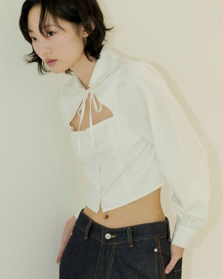컷팅 크롭트 블라우스 - 아이보리