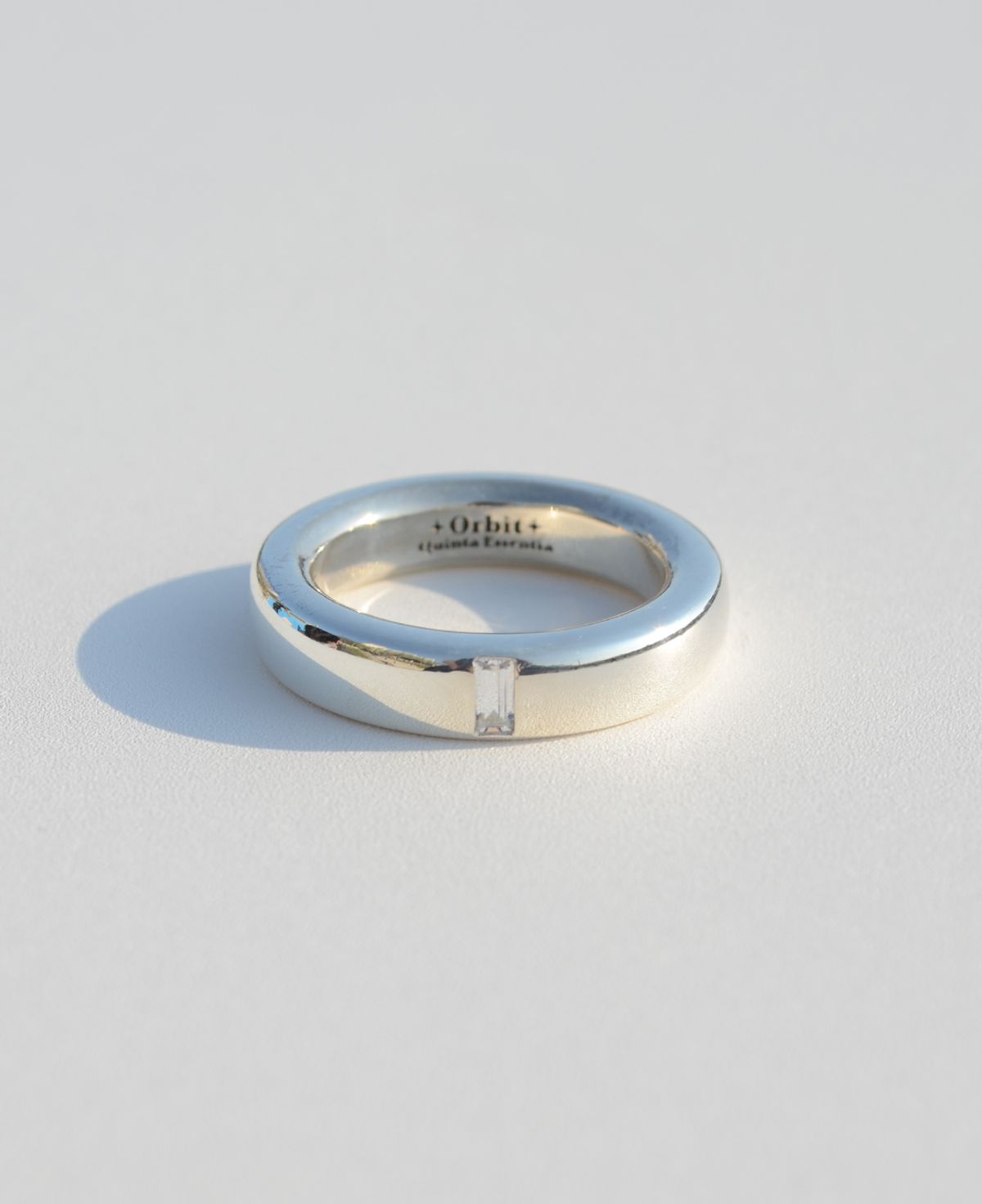 퀸타이센티아(QUINTAESSENTIA) Oval Baguette Ring