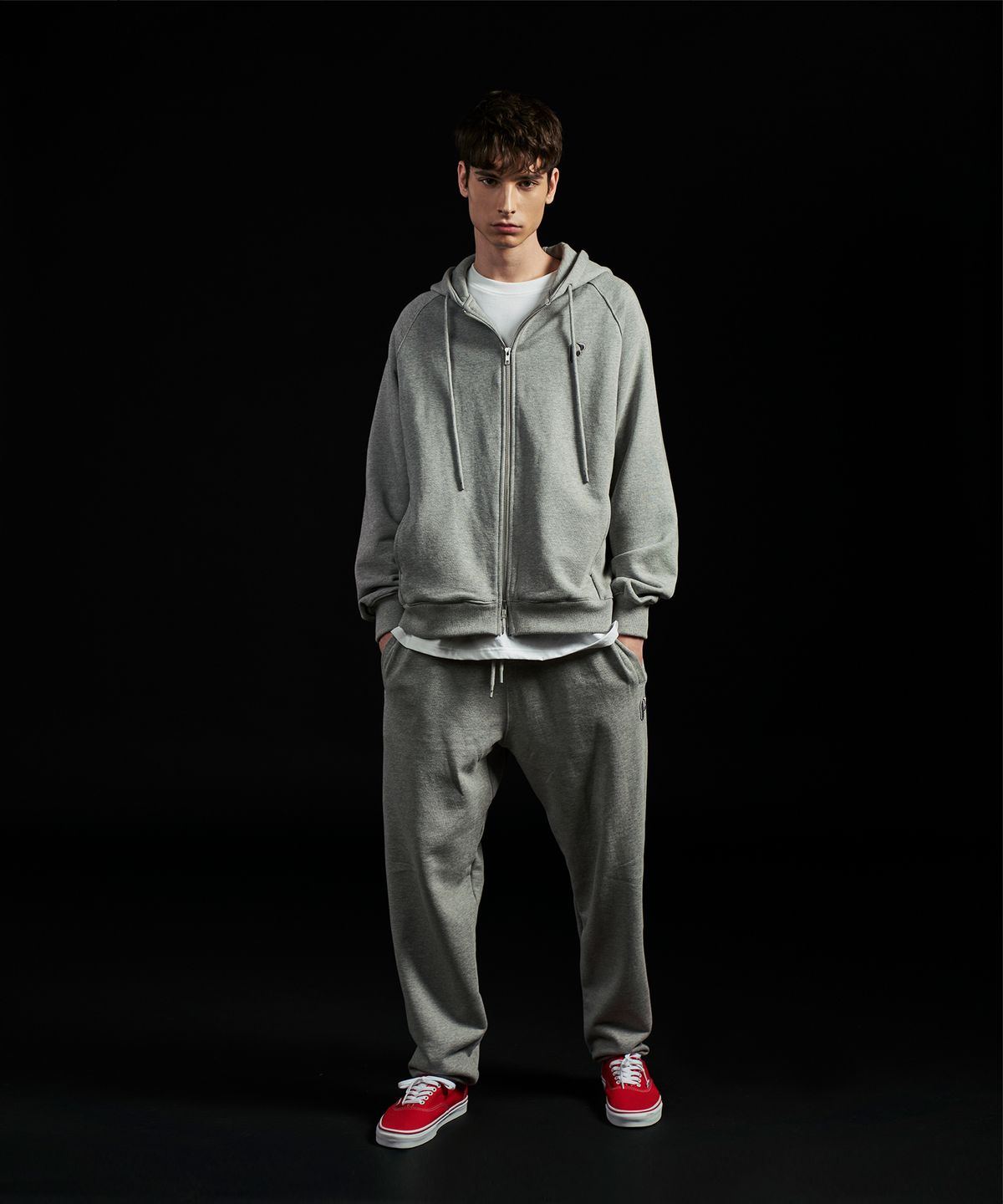 프라이데이 나이트 골프 클럽(FRIDAY NIGHT GOLF CLUB) 에센셜 ‘F’ 로고 스웻 팬츠_Unisex(Grey)