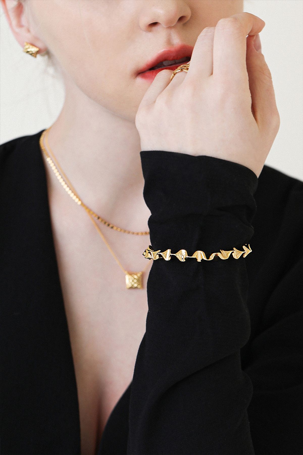레이지던(LAZYDAWN) unique wave bold bangle B036