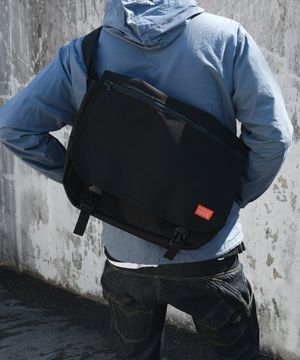 C135 머큐리 메신저백 블랙