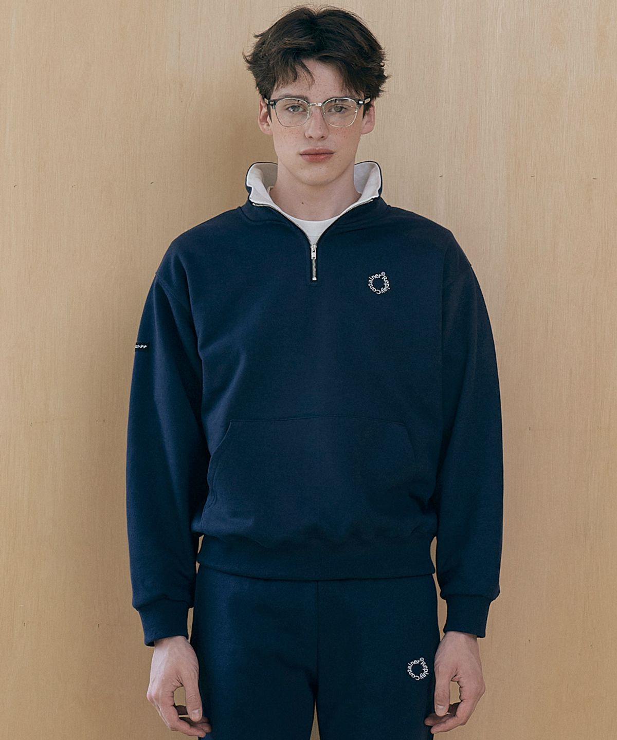 리플레이컨테이너(REPLAY CONTAINER) RC round logo combi half zipup mtm (navy)