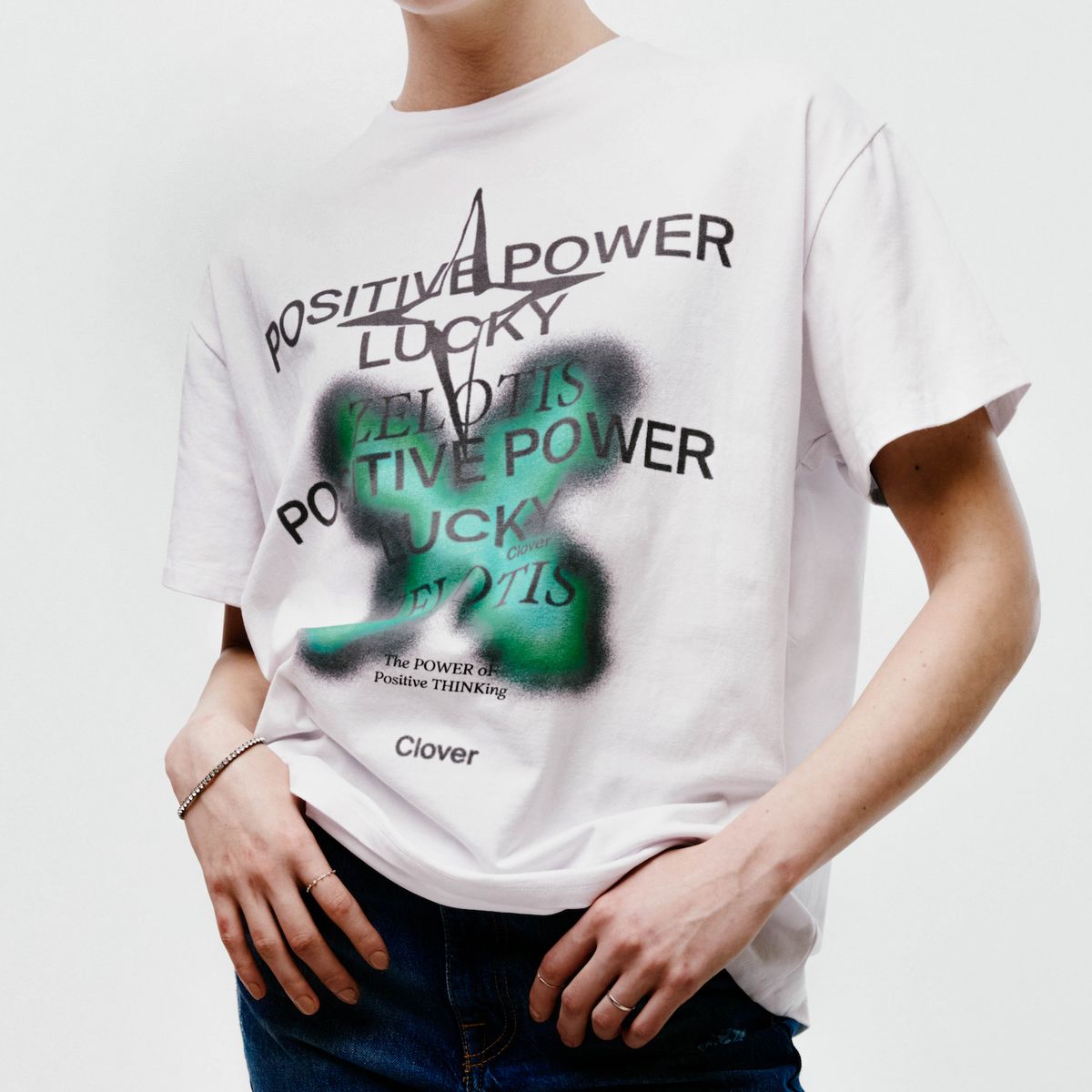 젤로티스(ZELOTIS) [LUCKY GREEN T-SHIRTS ] 럭키 그린 그래픽 프린트 화이트 반팔티셔츠