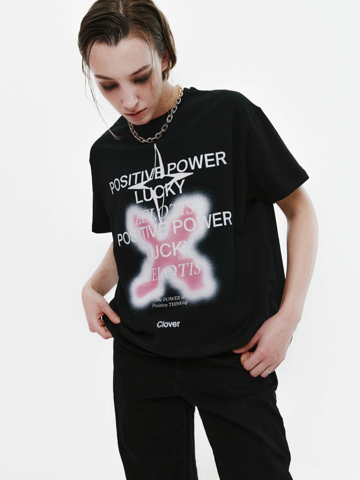 젤로티스(ZELOTIS) [LUCKY PINK T-SHIRTS ] 럭키 핑크 그래픽 프린트 블랙 반팔티셔츠