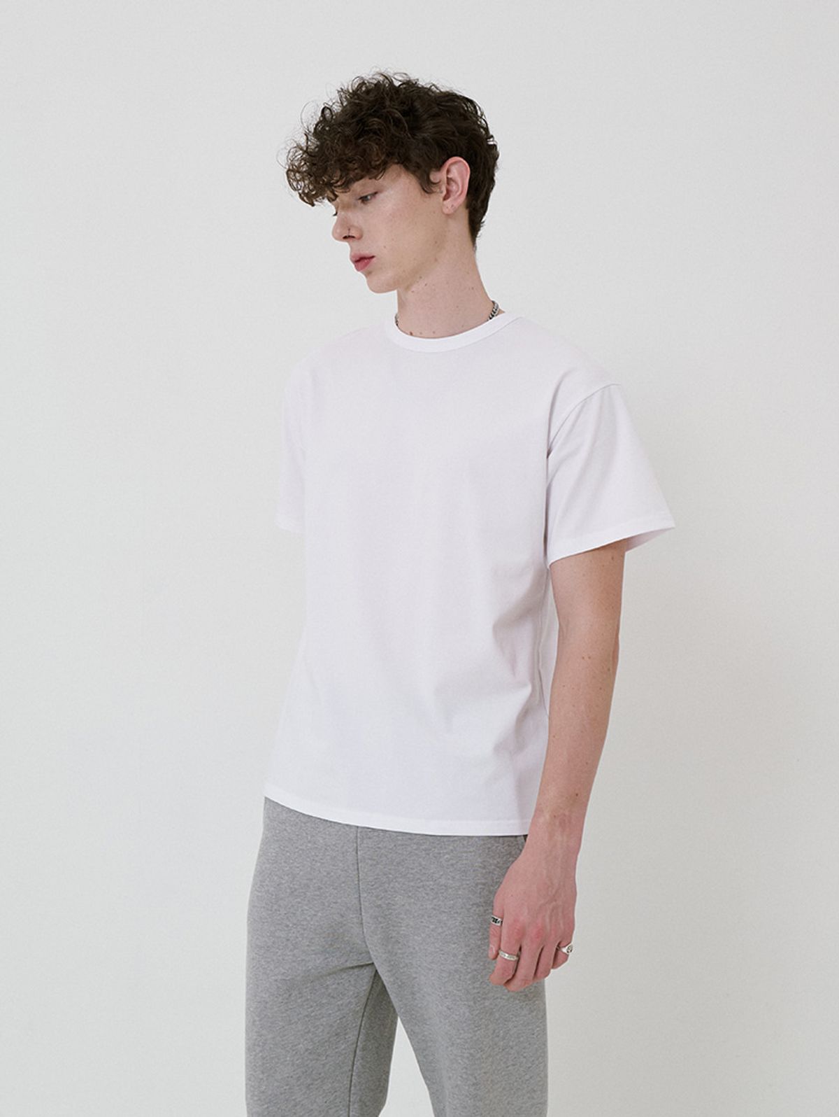 디뮤즈(DEMUSE) 액티브 오버핏 티셔츠 (WHITE)