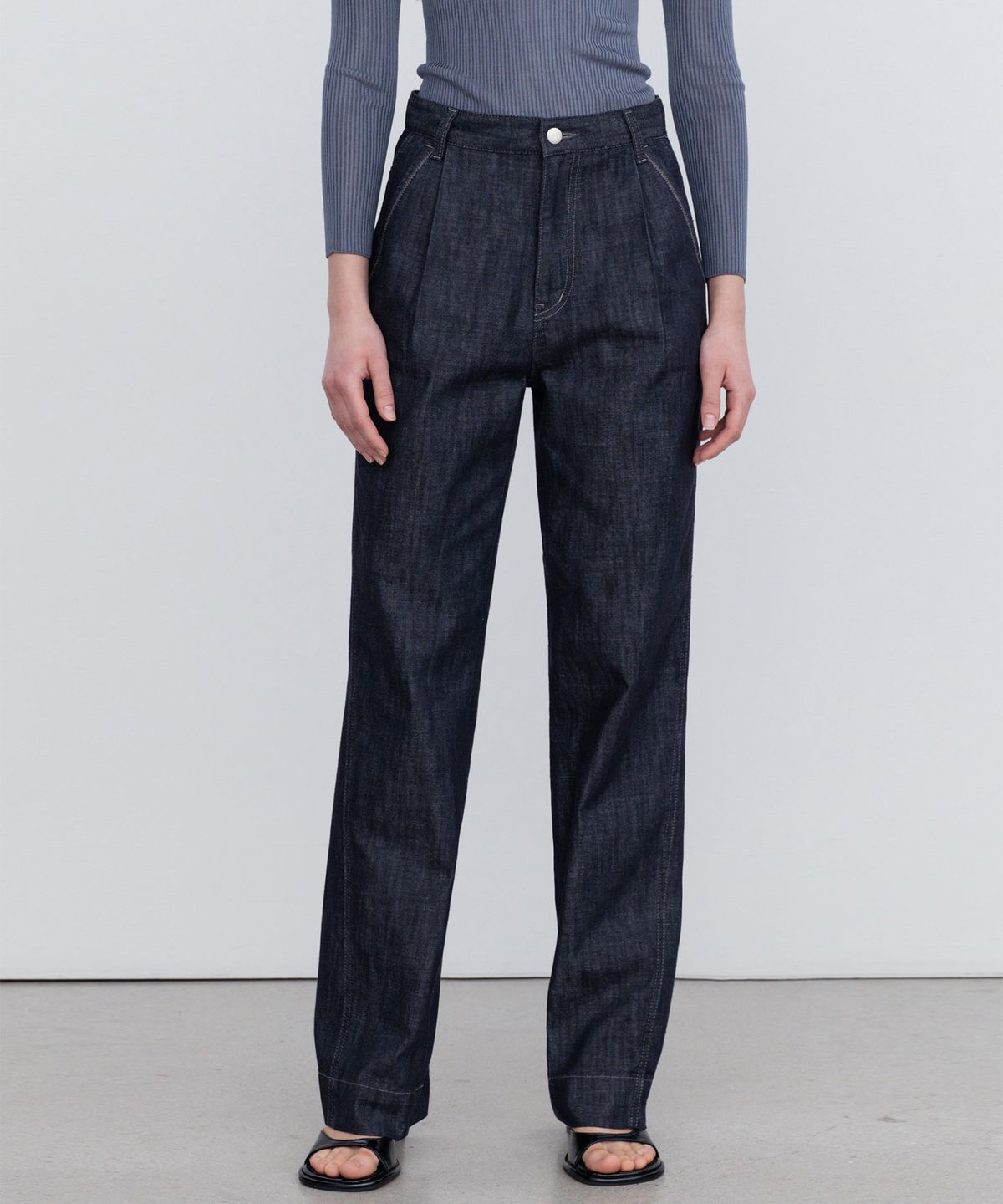 리이(RE RHEE) LOGO EMBROIDERED STRAIGHT LEG JEANS