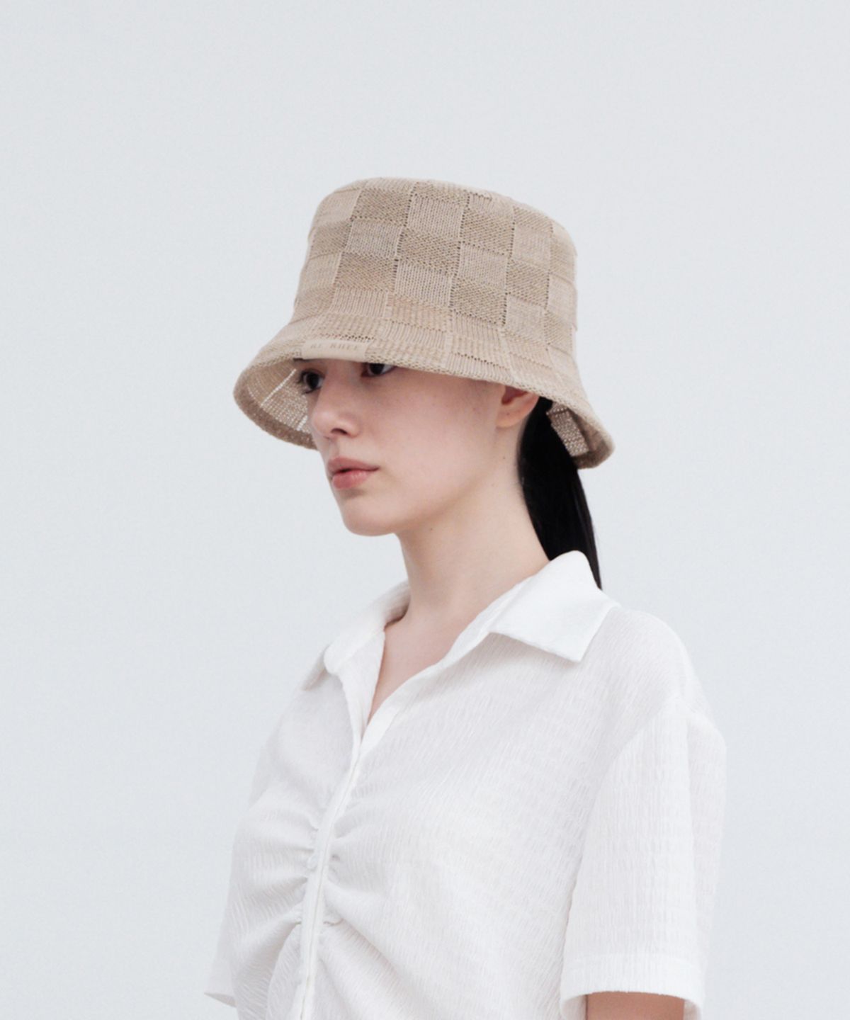 리이(RE RHEE) CHECKERED PATTERN BUCKET HAT BE