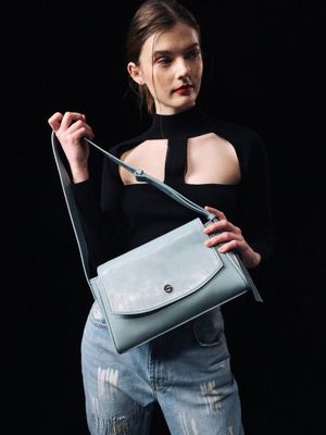 capture bag mini - crinkle light blue