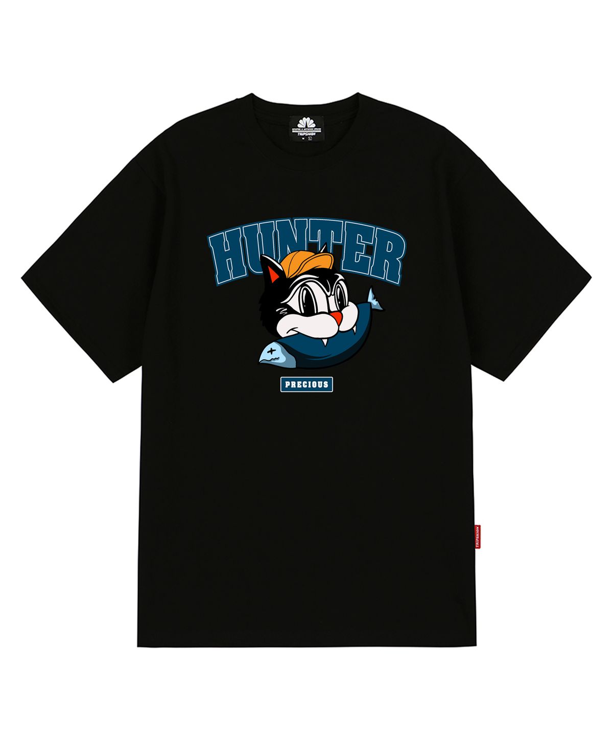 트립션(TRIPSHION) HUNTER CAT GRAPHIC 티셔츠 - 블랙