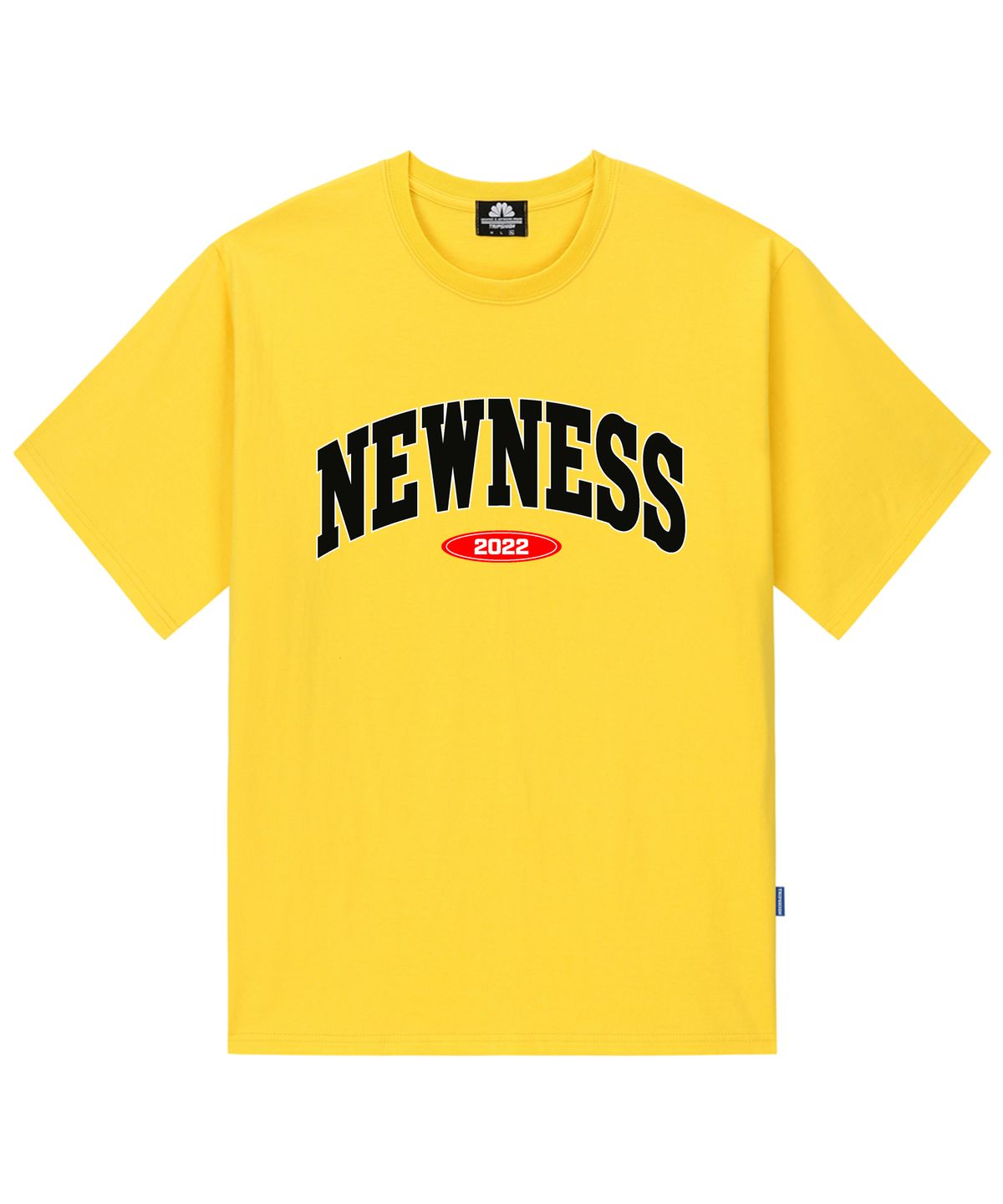 트립션(TRIPSHION) NEWNESS VARSITY LOGO 티셔츠 - 옐로우