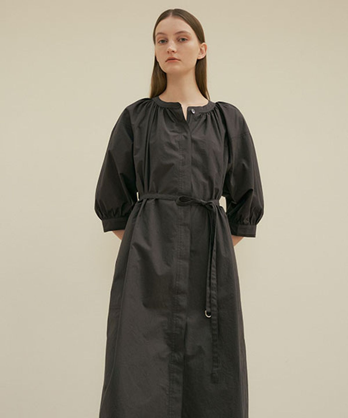 링서울(LINGSEOUL) voluminous shirring dress-charcoal