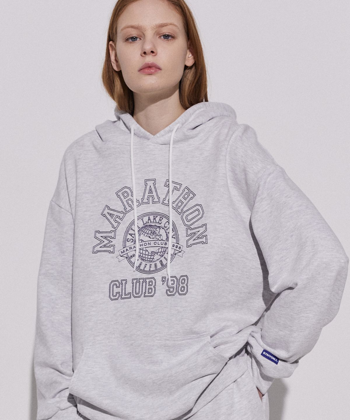 스텝온리(STAFFONLY) CLUB 98 FRONT HOODIE (MELANGE WHITE)