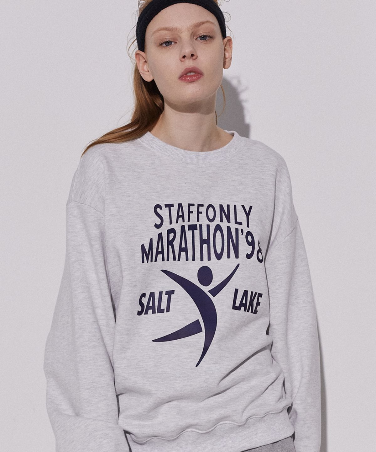 스텝온리(STAFFONLY) FINISH LINE FRONT SWEATSHIRTS (MELANGE WHITE)