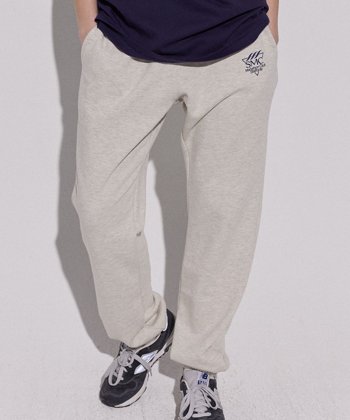 스텝온리(STAFFONLY) TORCHLIGHT SWEATPANTS (MELANGE IVORY)