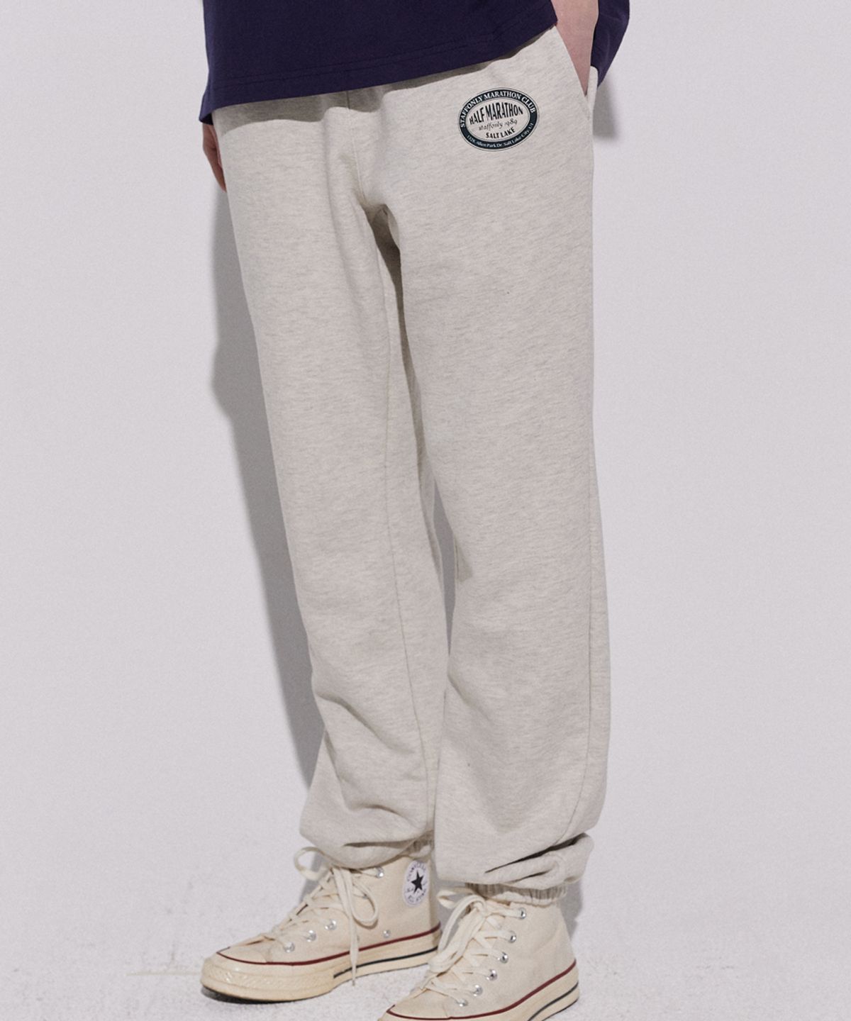 스텝온리(STAFFONLY) CIRCLE SWEATPANTS (MELANGE IVORY)