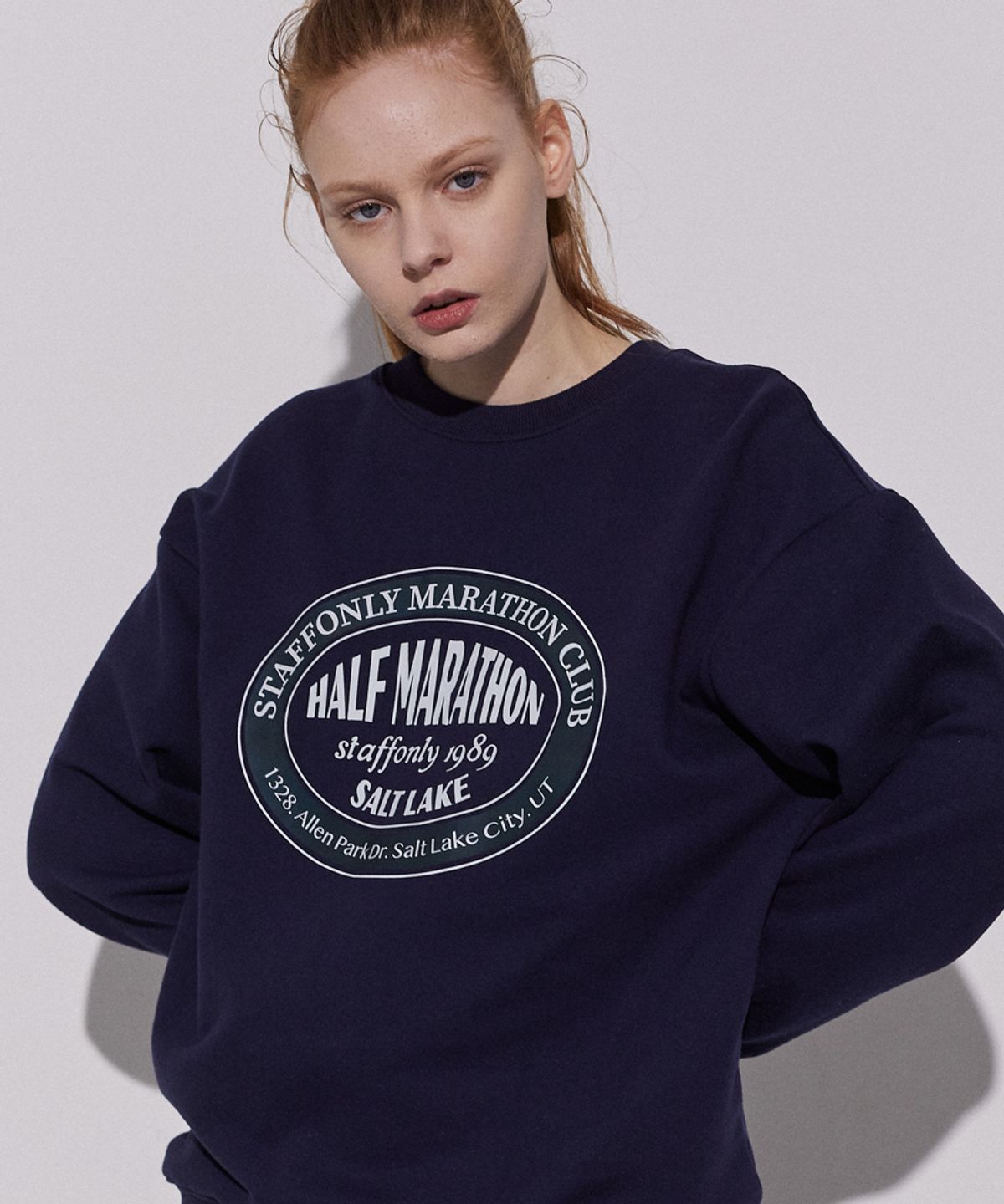 스텝온리(STAFFONLY) CIRCLE FRONT SWEATSHIRTS (NAVY)