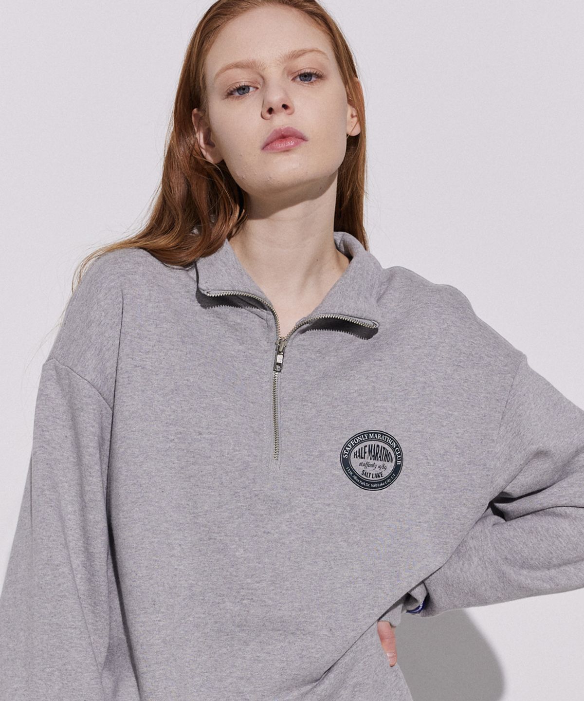 스텝온리(STAFFONLY) CIRCLE HALF ZIP-UP (MELANGE GREY)