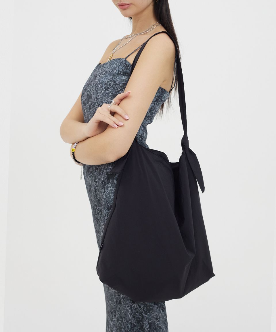 MUSINSA公式 | VVV Knotted Nylon Tote Bag _ Black