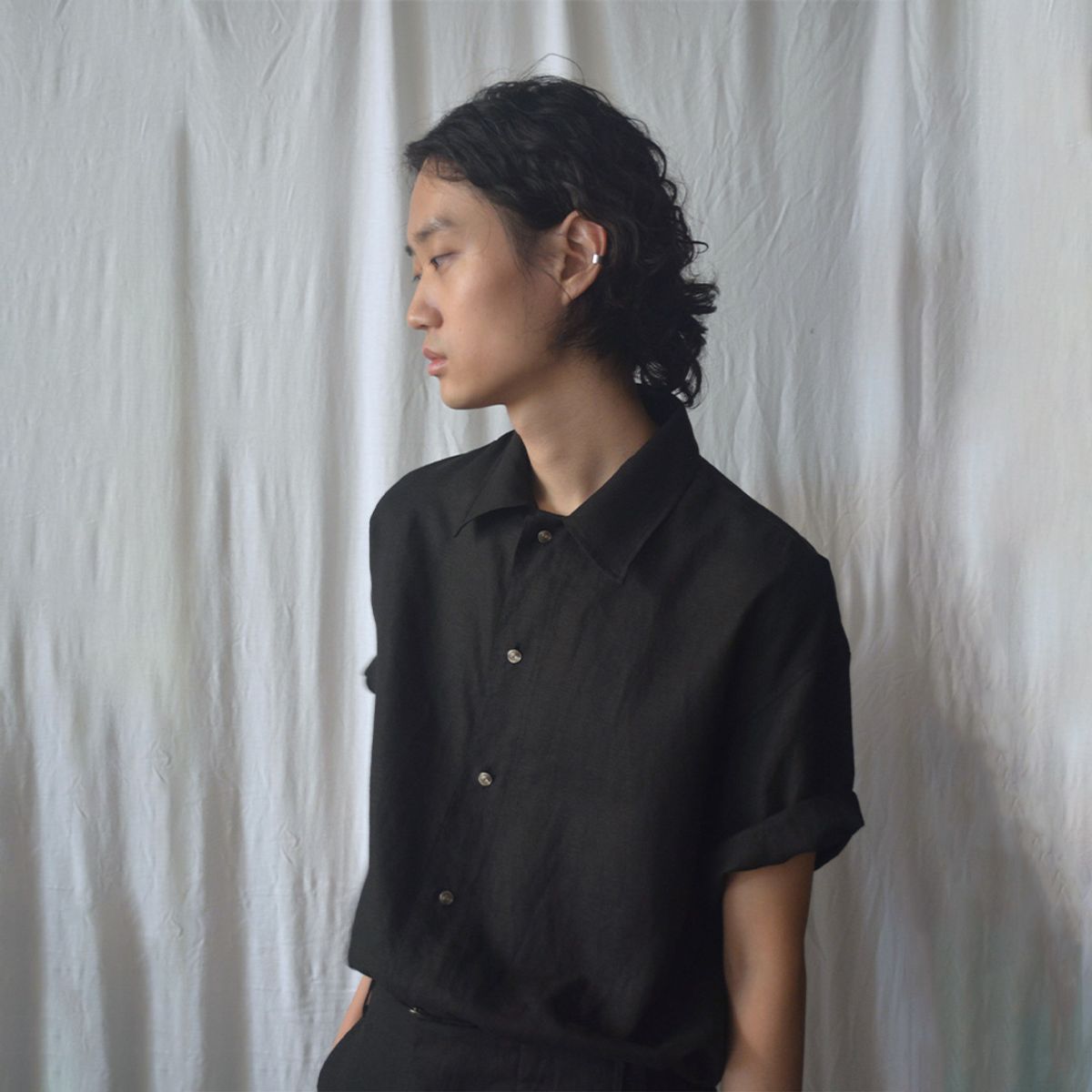 블릭베이크(BLEAKBAKE) Spiral linen shirt (Black)