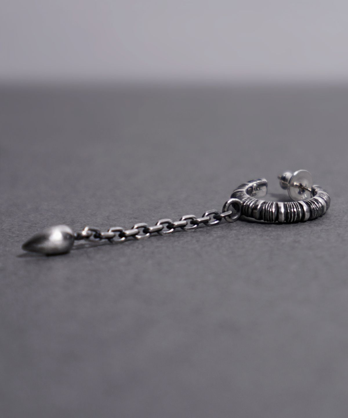 갓제이크(GODJAKE) [DEVOURED] CHAIN ST HOOP EARRING