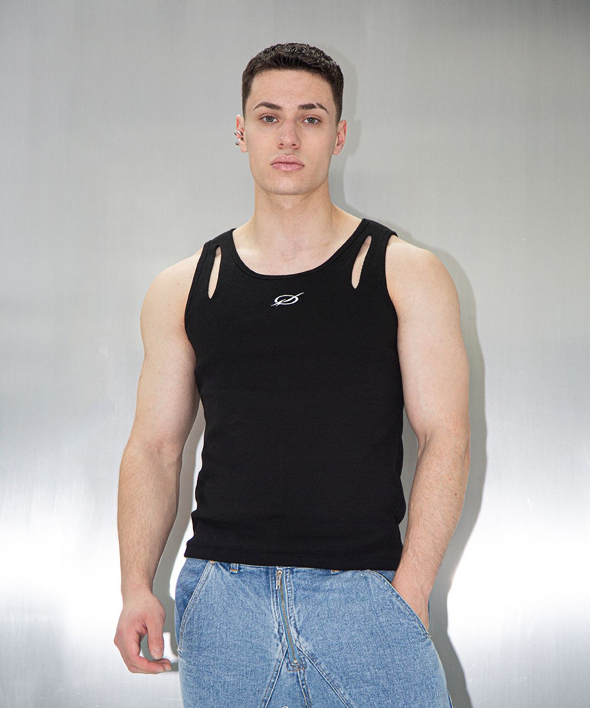 51퍼센트(51PERCENT) Devils laugh sleeveless - Black