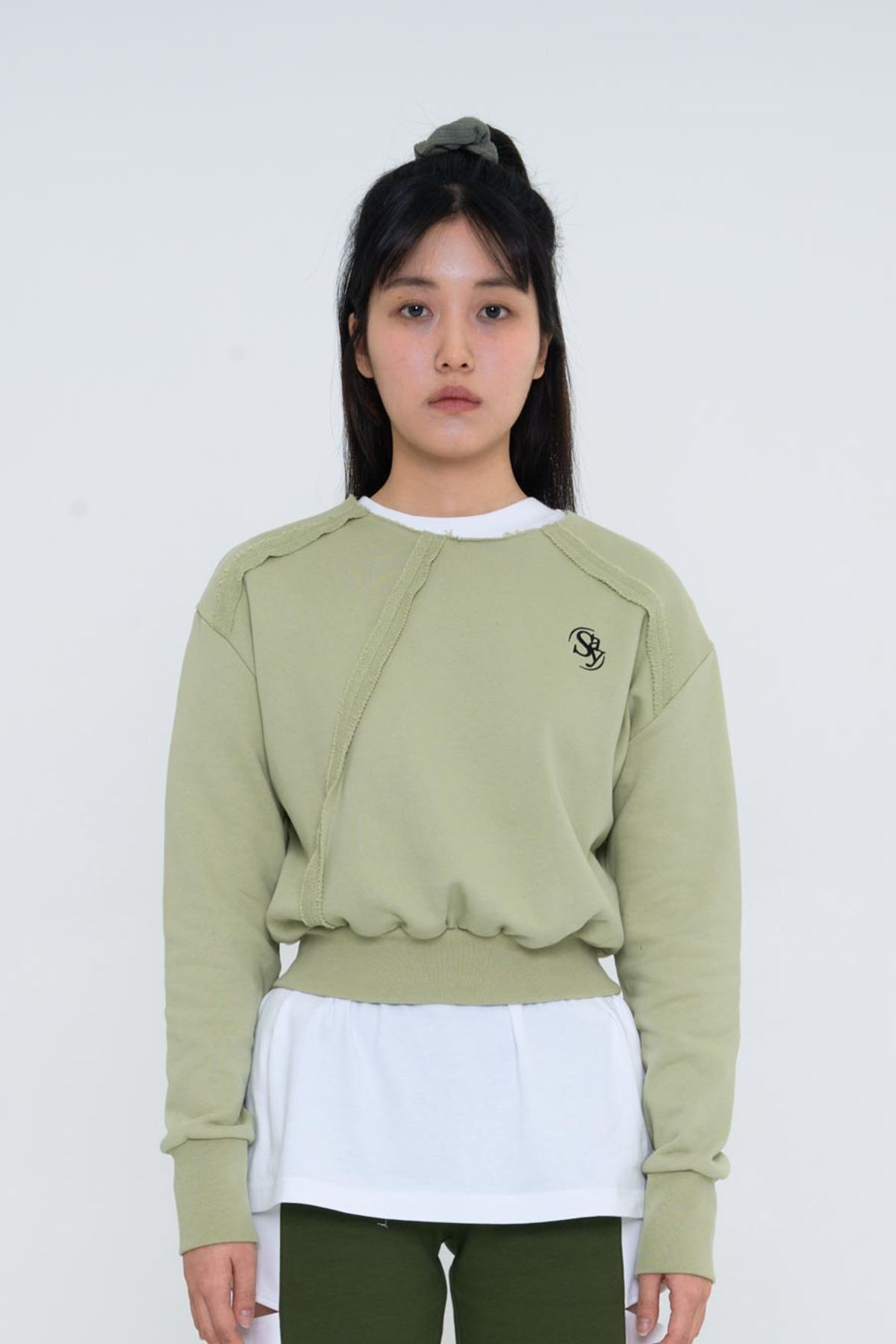 쎄이연(SAYYEON) 로우엣지 디테일 로고 스웨트셔츠 아보카도 그린