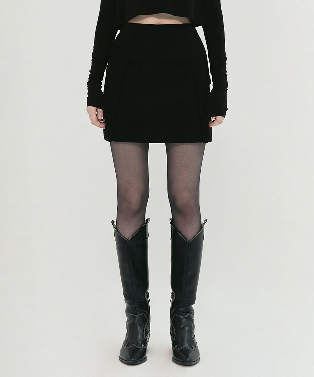 모노포비아(MONOPHOBIA) MINI SKIRT IN WOOL WITH DOUBLE TUCK BLACK