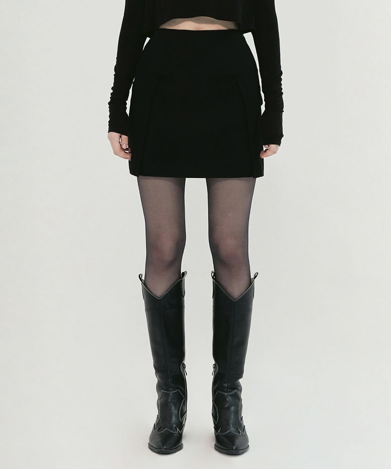 MINI SKIRT IN WOOL WITH DOUBLE TUCK BLACK