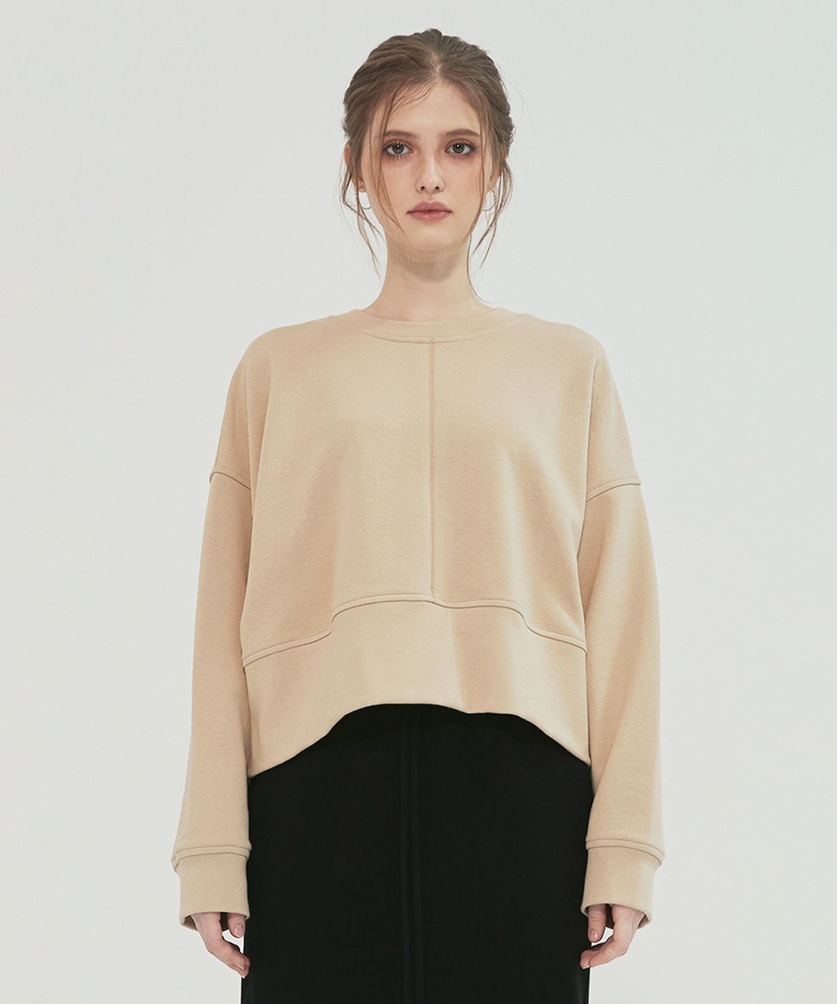 모노포비아(MONOPHOBIA) MONOPHOBIA SHORT SWEATSHIRT WITH CUTTING DETAIL BEIGE