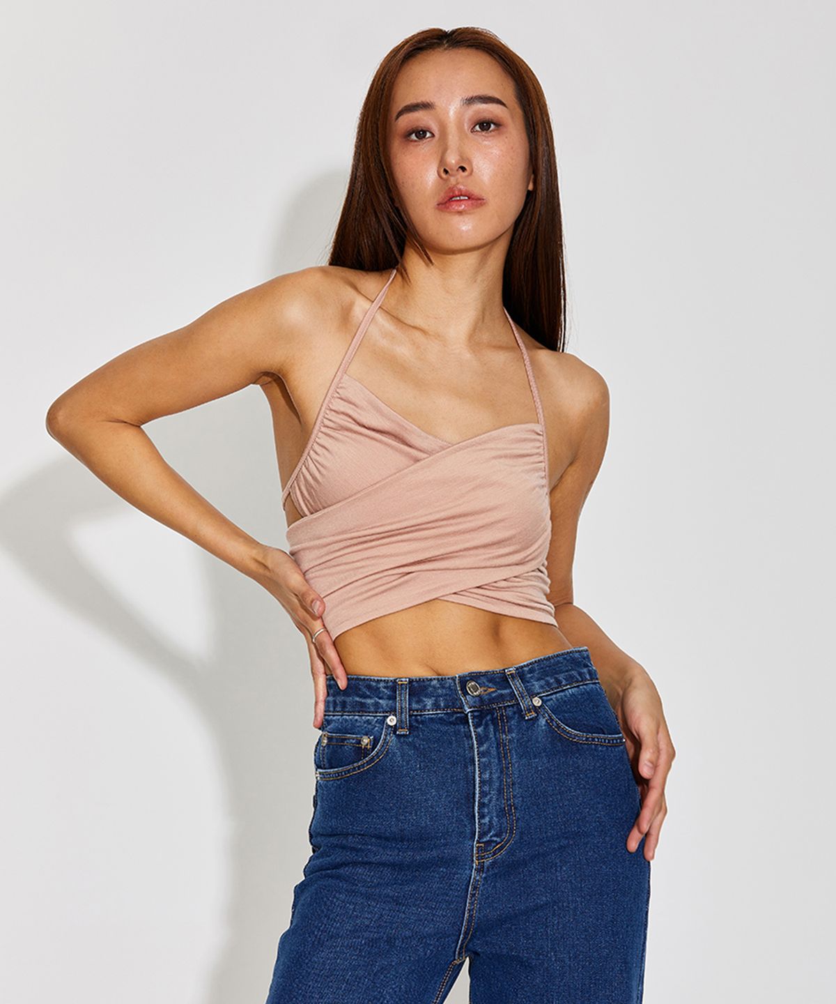 탑걸(TOPGIRL) SOFT TENCEL OVER WRAP HALTER CROP TOP_T216TP124
