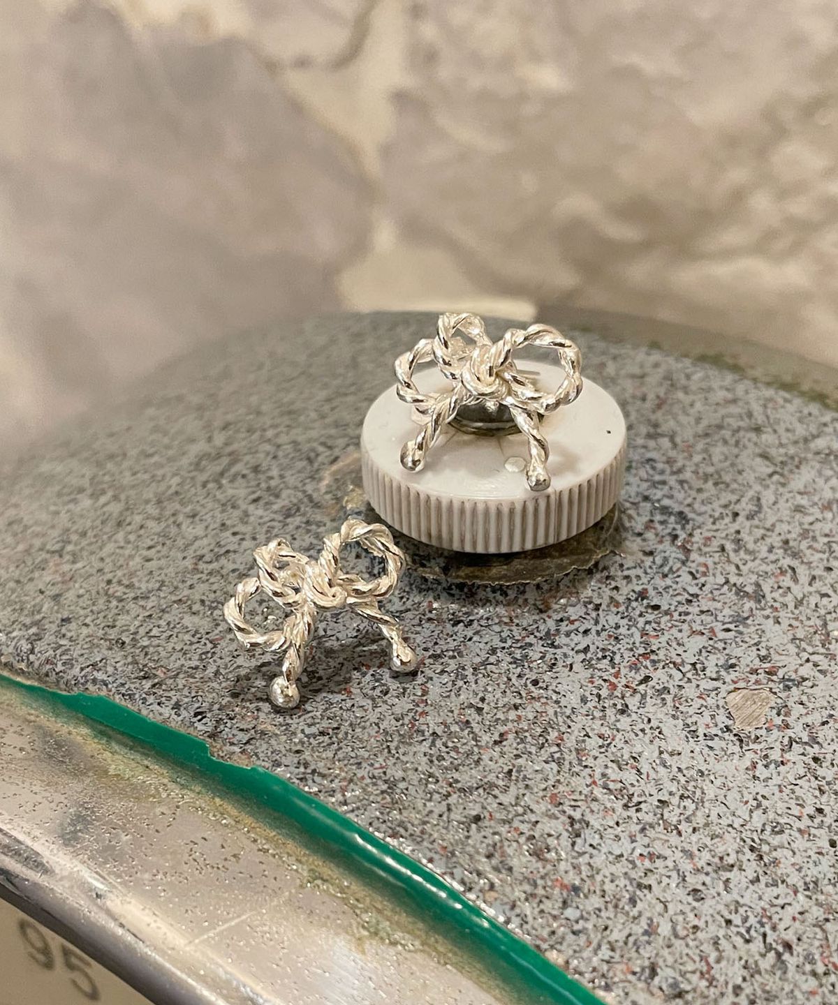 펄시(PERSY) MINI CLASSY RIBBON SILVER EARRING