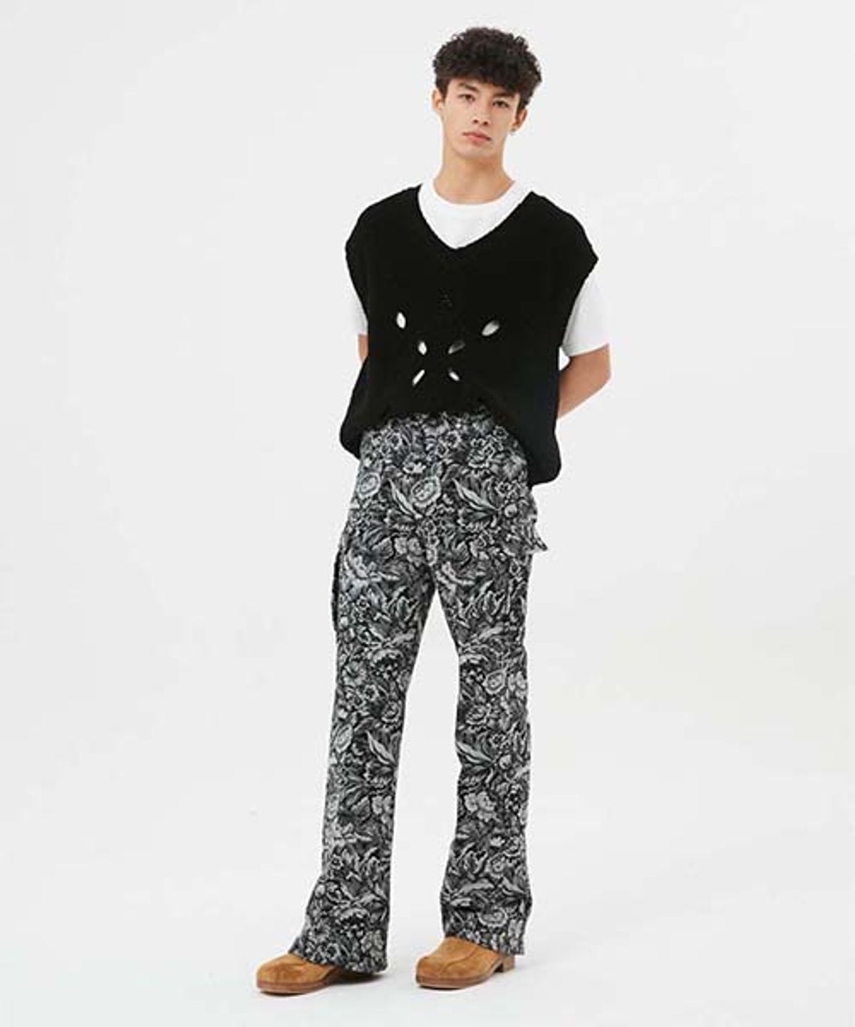 문선(MOONSUN) Elie 2-Way Zip Cargo Pants [Black Flower]