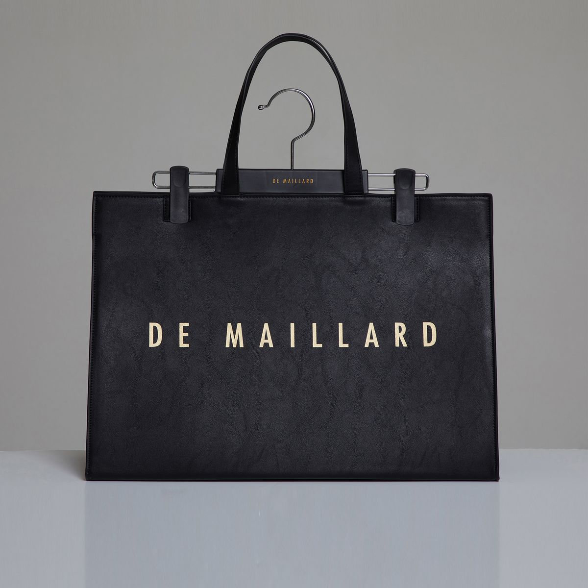 마이야르(DE MAILLARD) [V2] 마이야르 시그니처 레더 행거백 블랙(De Maillard Signature Leather Hanger Bag Black)