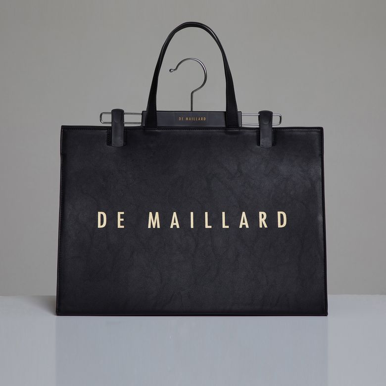[V2] 마이야르 시그니처 레더 행거백 블랙(De Maillard Signature Leather Hanger Bag Black)