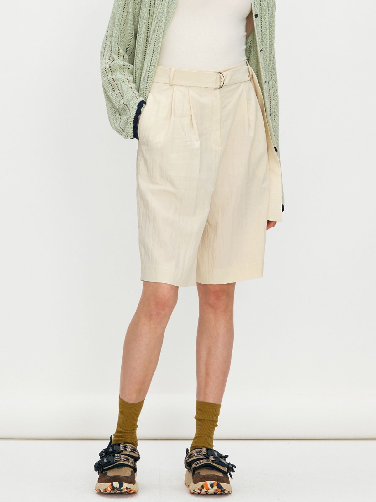 비뮤즈맨션(BEMUSE MANSION) Two tuck half pants - Butter cream
