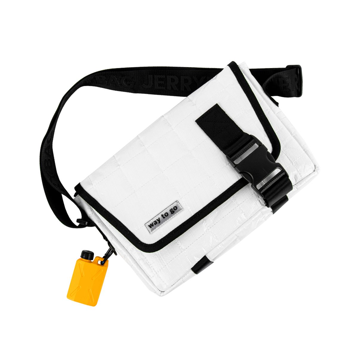 제리백(JERRYBAG) 타폴린 퀼팅 메신저백 화이트