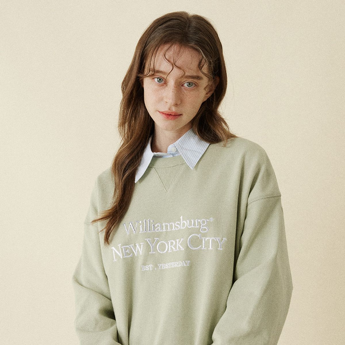 윌리엄스버그 뉴욕시티(WILLIAMSBURG NEWYORK CITY) Classic Logo Needlework Sweat Shirt_Light Green