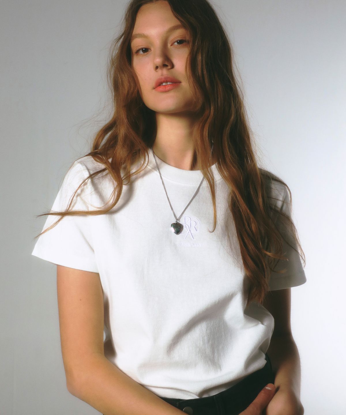 프렌다(PRENDA) MINI PRDA CREWNECK TEE WHITE