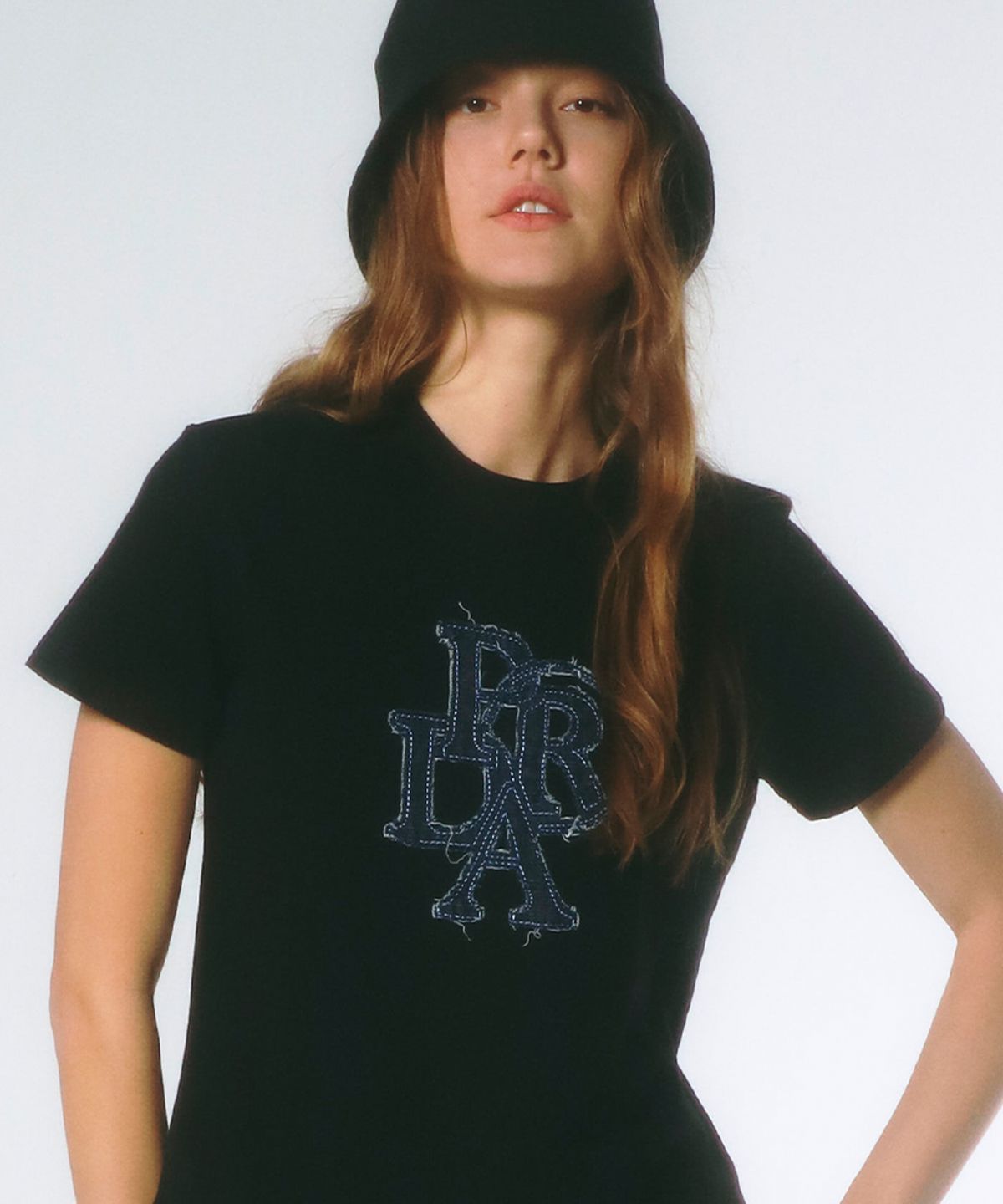 프렌다(PRENDA) PRDA DENIM PATCH CREWNECK TEE BLACK