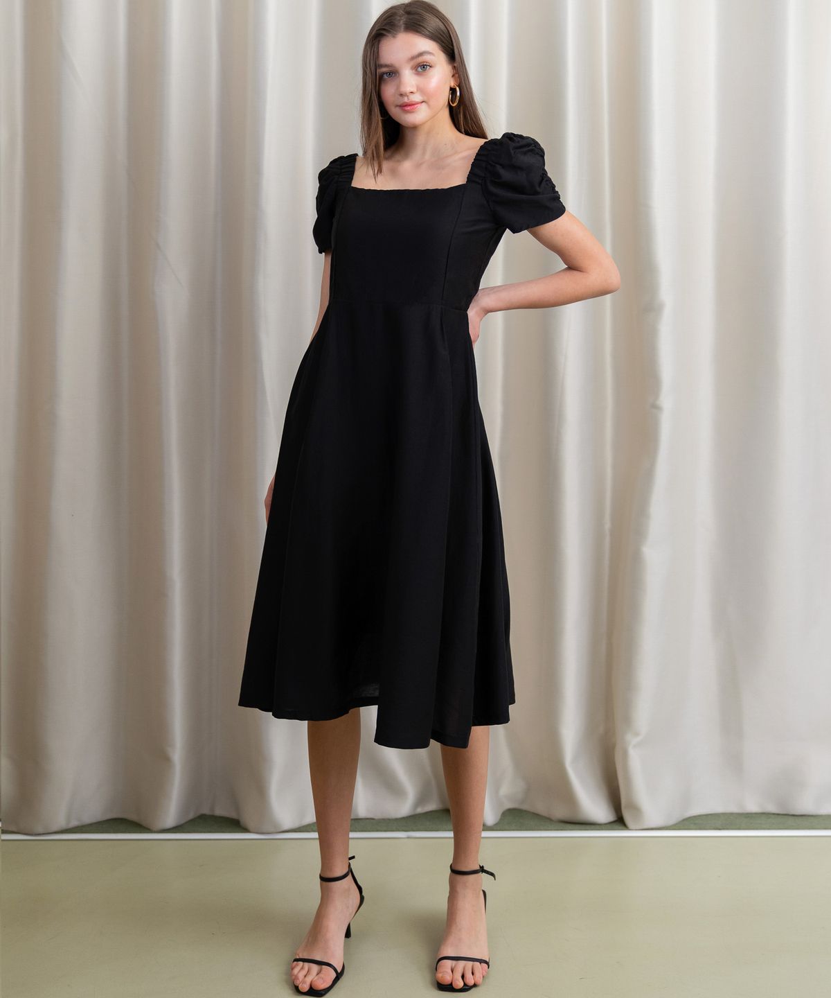 레트흐드레뚜왈(LETTRE DE LE TOILE) Square neckline A-line dress (Black)